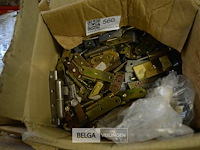 2 dozen scharnieren en schroeven - afbeelding 1 van  3