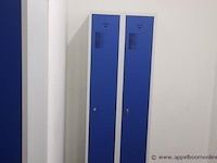 2 drievoudige en 2 tweevoudige stalen garderobekasten - afbeelding 2 van  2