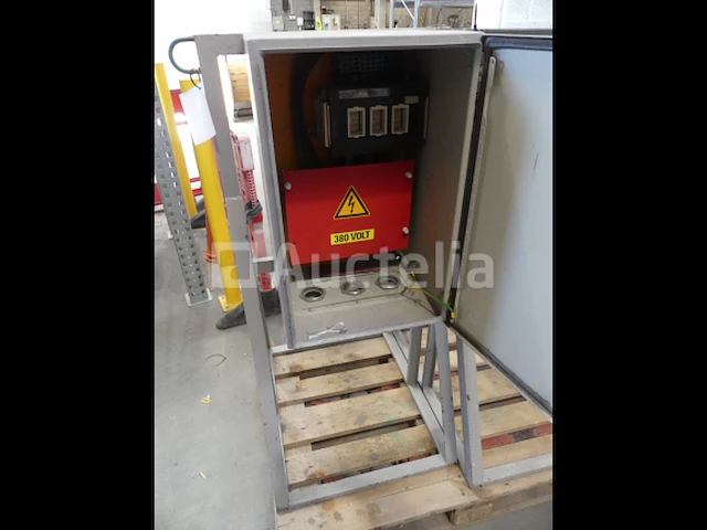 2 elektrische kasten op de bouwplaats - afbeelding 2 van  8