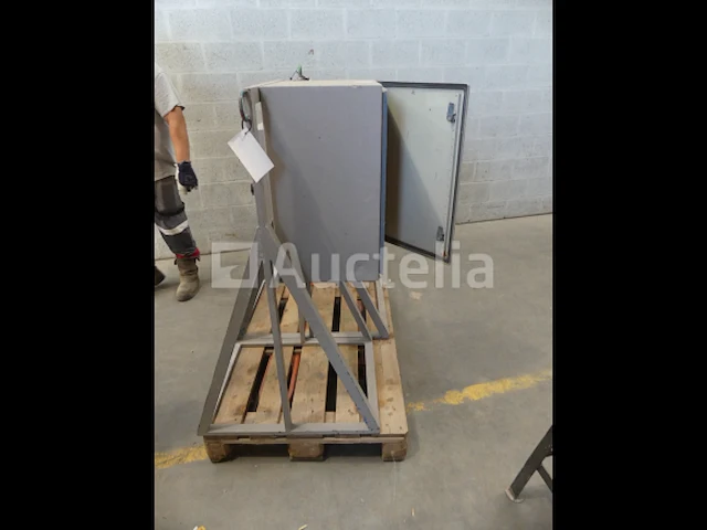 2 elektrische kasten op de bouwplaats - afbeelding 3 van  8