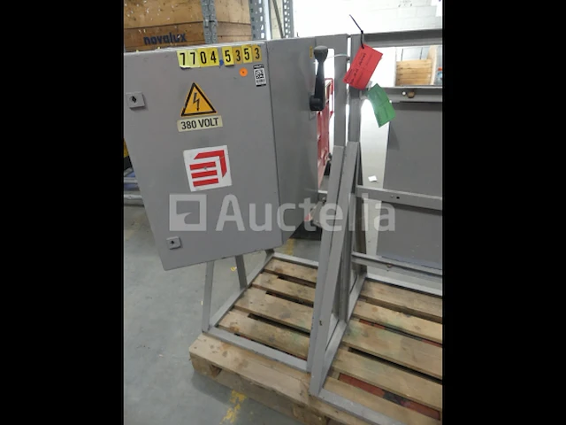 2 elektrische kasten op de bouwplaats - afbeelding 6 van  8
