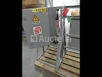 2 elektrische kasten op de bouwplaats - afbeelding 6 van  8