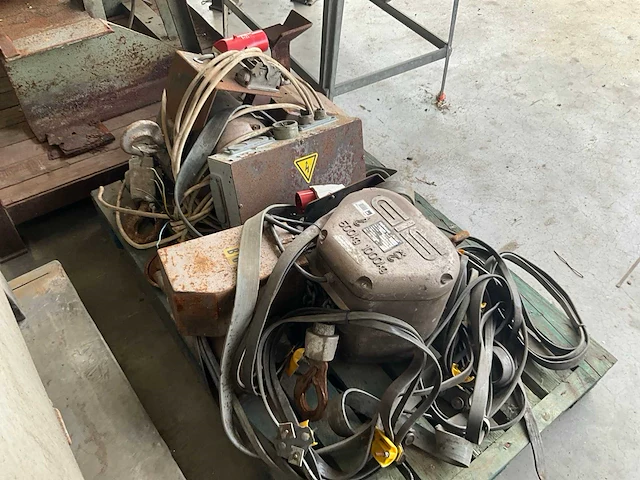 2 elektrische kettingtakels “artist” 100/f - afbeelding 1 van  7