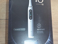 2 elektrische tandenborstels braun oral b io series 10 stardust white (b435) - afbeelding 3 van  5