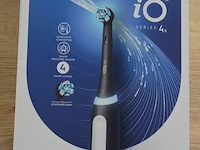 2 elektrische tandenborstels braun oral b io series 4s matt black (b435) - afbeelding 2 van  3