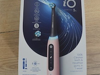2 elektrische tandenborstels braun oral b io series 5s blush pink (b435) - afbeelding 1 van  4