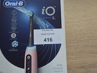 2 elektrische tandenborstels braun oral b io series 5s blush pink (b435) - afbeelding 2 van  4