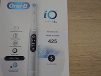 2 elektrische tandenborstels braun oral b io series 6n grey opal (b435) - afbeelding 2 van  5