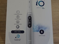 2 elektrische tandenborstels braun oral b io series 6n grey opal (b435) - afbeelding 4 van  5