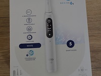 2 elektrische tandenborstels braun oral b io series 6s white (b435) - afbeelding 3 van  5