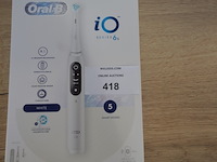 2 elektrische tandenborstels braun oral b io series 6s white (b435) - afbeelding 2 van  5