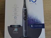 2 elektrische tandenborstels braun oral b io series 7s black onyx (b435) - afbeelding 3 van  5