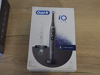 2 elektrische tandenborstels braun oral b io series 7s black onyx (b435) - afbeelding 1 van  4