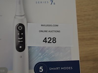 2 elektrische tandenborstels braun oral b io series 7s white alabaster (b435) - afbeelding 2 van  4