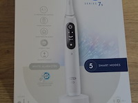 2 elektrische tandenborstels braun oral b io series 7s white alabaster (b435) - afbeelding 3 van  4