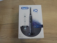 2 elektrische tandenborstels braun oral b io series 8s black onyx (b435) - afbeelding 1 van  5