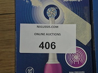 2 elektrische tandenborstels braun oral b pro junior 6+ purple and green (b435) - afbeelding 2 van  6