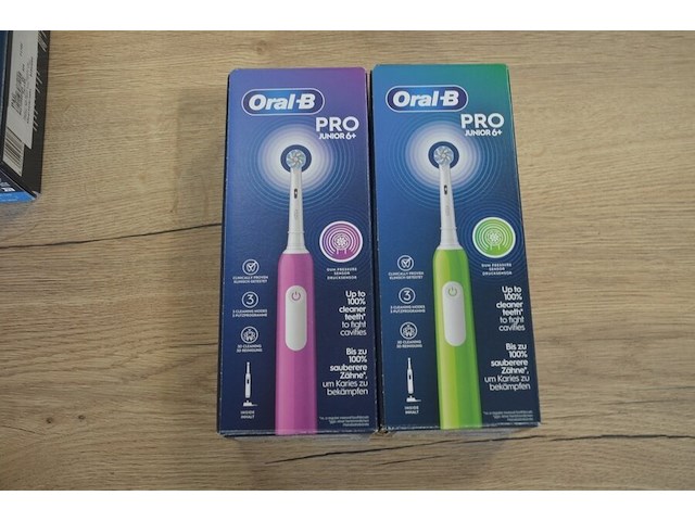 2 elektrische tandenborstels braun oral b pro junior 6+ purple and green (b435) - afbeelding 1 van  5