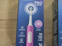 2 elektrische tandenborstels braun oral b pro junior 6+ purple and green (b435) - afbeelding 3 van  5