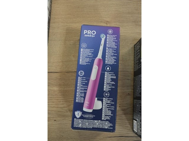 2 elektrische tandenborstels braun oral b pro junior 6+ purple and green (b435) - afbeelding 4 van  5