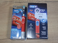 2 elektrische tandenborstels braun oral b pro kids 3+ disney cars (b435) - afbeelding 1 van  5