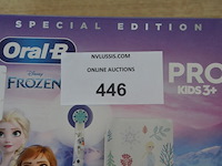 2 elektrische tandenborstels braun oral b pro kids 3+ special edition frozen and spiderman (b435) - afbeelding 2 van  6