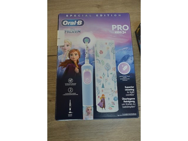 2 elektrische tandenborstels braun oral b pro kids 3+ special edition frozen and spiderman (b435) - afbeelding 3 van  6