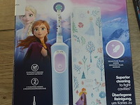 2 elektrische tandenborstels braun oral b pro kids 3+ special edition frozen and spiderman (b435) - afbeelding 3 van  6