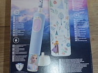 2 elektrische tandenborstels braun oral b pro kids 3+ special edition frozen and spiderman (b435) - afbeelding 4 van  6