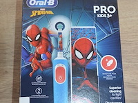 2 elektrische tandenborstels braun oral b pro kids 3+ special edition frozen and spiderman (b435) - afbeelding 5 van  6