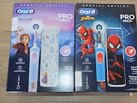 2 elektrische tandenborstels braun oral b pro kids 3+ special edition frozen and spiderman (b435) - afbeelding 1 van  6