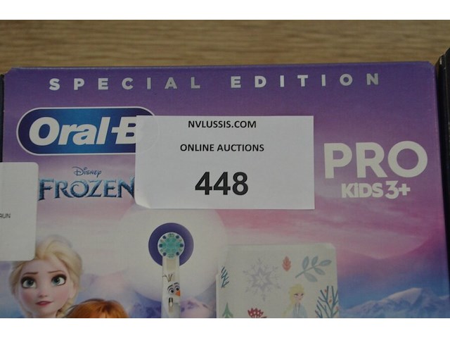 2 elektrische tandenborstels braun oral b pro kids 3+ special edition frozen and spiderman (b435) - afbeelding 2 van  6