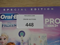 2 elektrische tandenborstels braun oral b pro kids 3+ special edition frozen and spiderman (b435) - afbeelding 2 van  6
