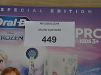 2 elektrische tandenborstels braun oral b pro kids 3+ special edition frozen and spiderman (b435) - afbeelding 2 van  4