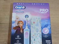2 elektrische tandenborstels braun oral b pro kids 3+ special edition frozen and spiderman (b435) - afbeelding 3 van  4