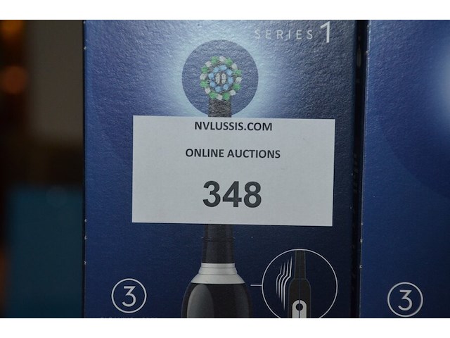 2 elektrische tandenborstels braun oral b pro series 1 black (b435) - afbeelding 2 van  4