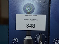 2 elektrische tandenborstels braun oral b pro series 1 black (b435) - afbeelding 2 van  4