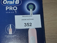 2 elektrische tandenborstels braun oral b pro series 1 pink (b435) - afbeelding 2 van  5