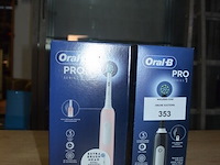 2 elektrische tandenborstels braun oral b pro series 1 pink en black (b435) - afbeelding 1 van  4