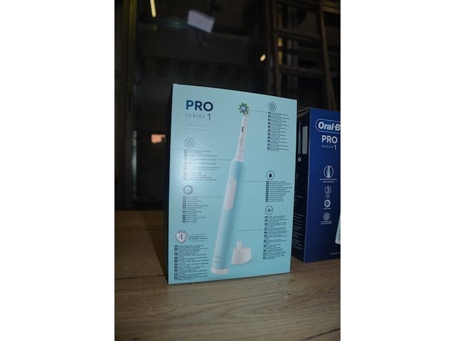 2 elektrische tandenborstels braun oral b pro series 1 travel edition caribbean blue (b435) - afbeelding 4 van  4