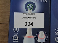 2 elektrische tandenborstels braun oral b pro series 3 vapor blue (b435) - afbeelding 2 van  4