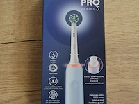 2 elektrische tandenborstels braun oral b pro series 3 vapor blue (b435) - afbeelding 3 van  4