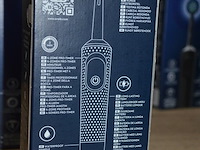 2 elektrische tandenborstels braun oral b pro vitality black (b435) - afbeelding 2 van  3