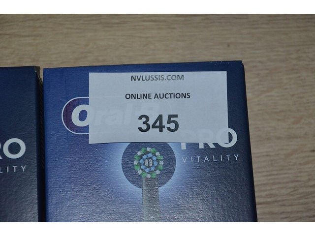 2 elektrische tandenborstels braun oral b pro vitality black (b435) - afbeelding 3 van  3