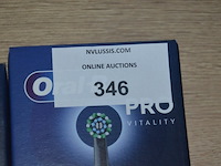2 elektrische tandenborstels braun oral b pro vitality black (b435) - afbeelding 3 van  3