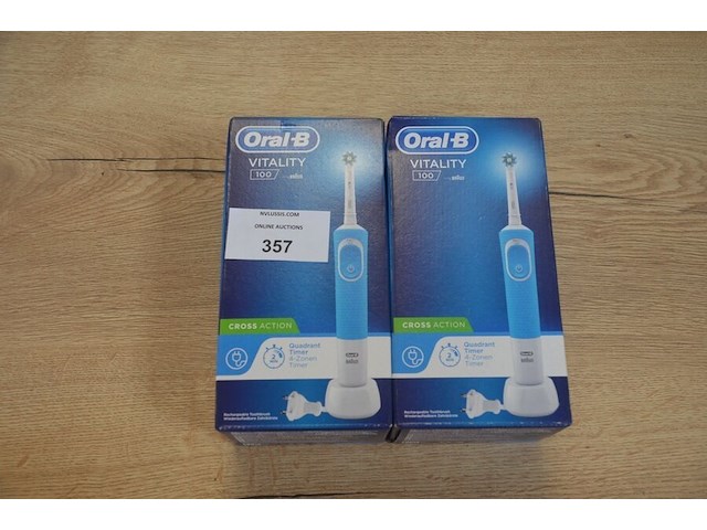 2 elektrische tandenborstels braun oral b vitality 100 blue swap (b435) - afbeelding 1 van  4