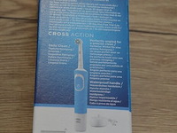 2 elektrische tandenborstels braun oral b vitality 100 blue swap (b435) - afbeelding 4 van  4