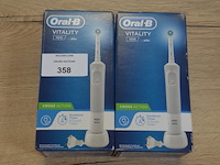 2 elektrische tandenborstels braun oral b vitality 100 white (b435) - afbeelding 1 van  4