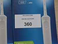 2 elektrische tandenborstels braun oral b vitality 100 white (b435) - afbeelding 2 van  4