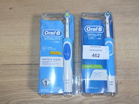 2 elektrische tandenborstels braun oral b vitality bue (b435) - afbeelding 1 van  2